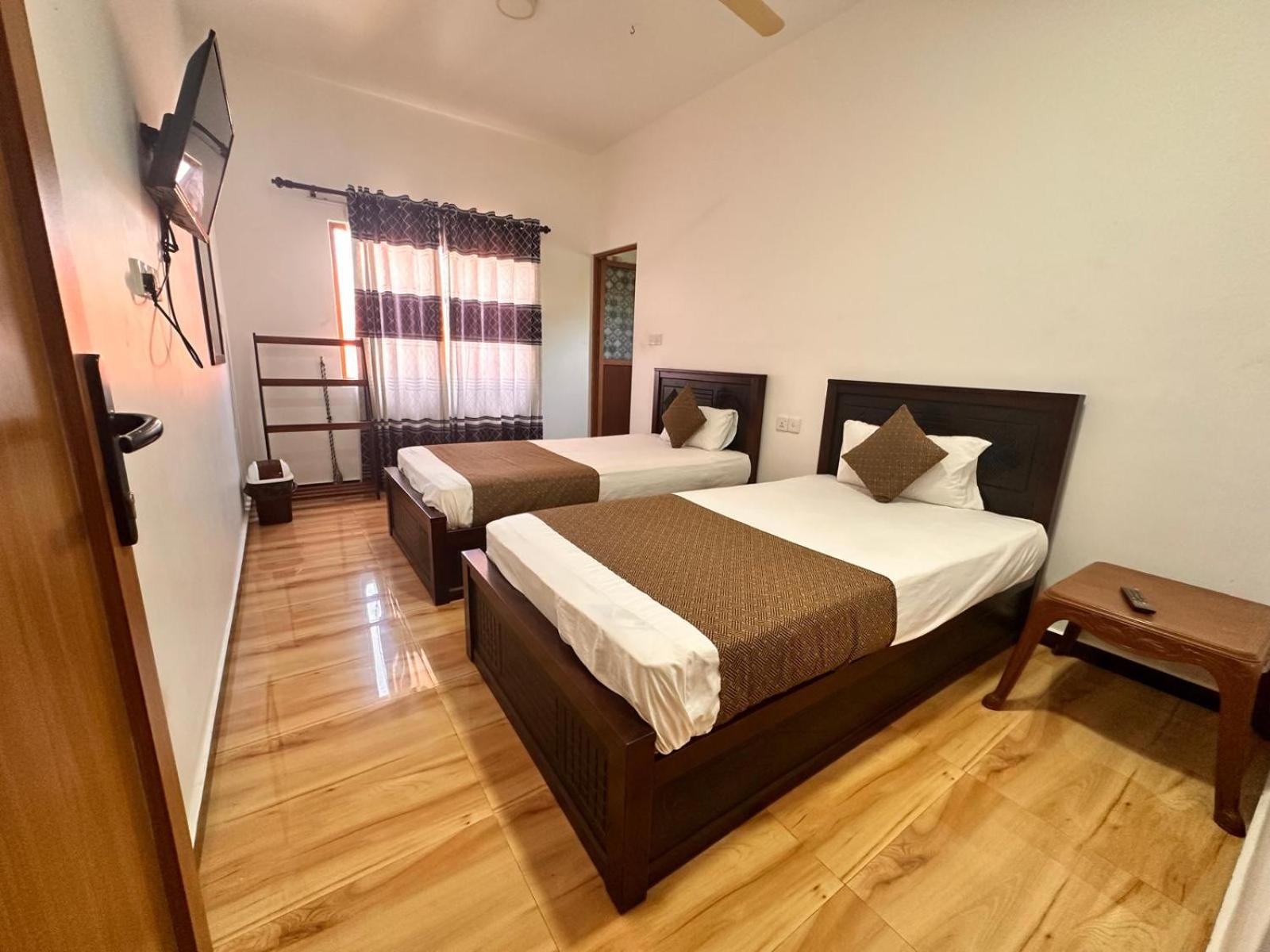 Holiday Villa Тринкомале Екстериор снимка