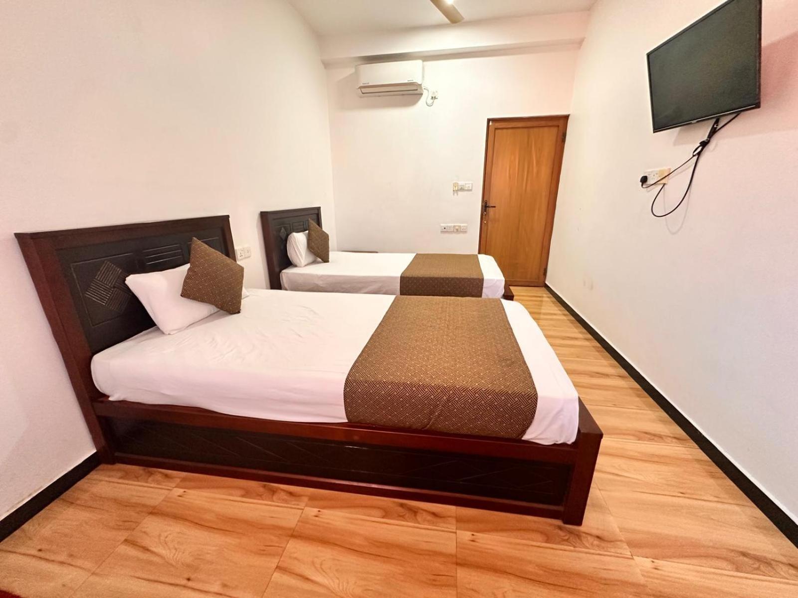 Holiday Villa Тринкомале Екстериор снимка