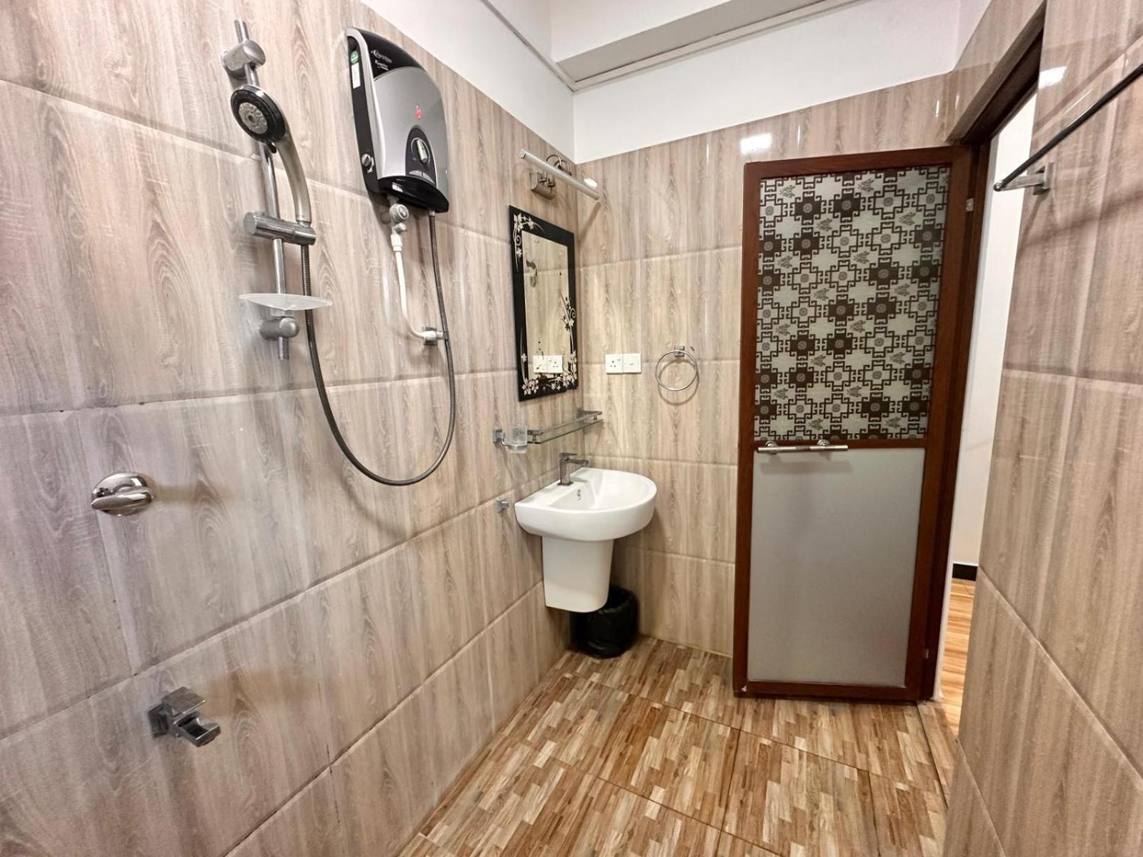 Holiday Villa Тринкомале Екстериор снимка